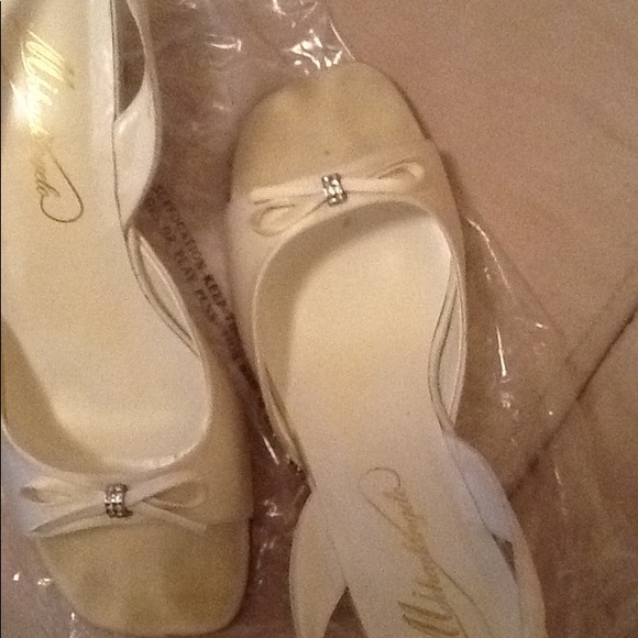 I have only worn them once. They are in great shape. - Picture 6 of 9